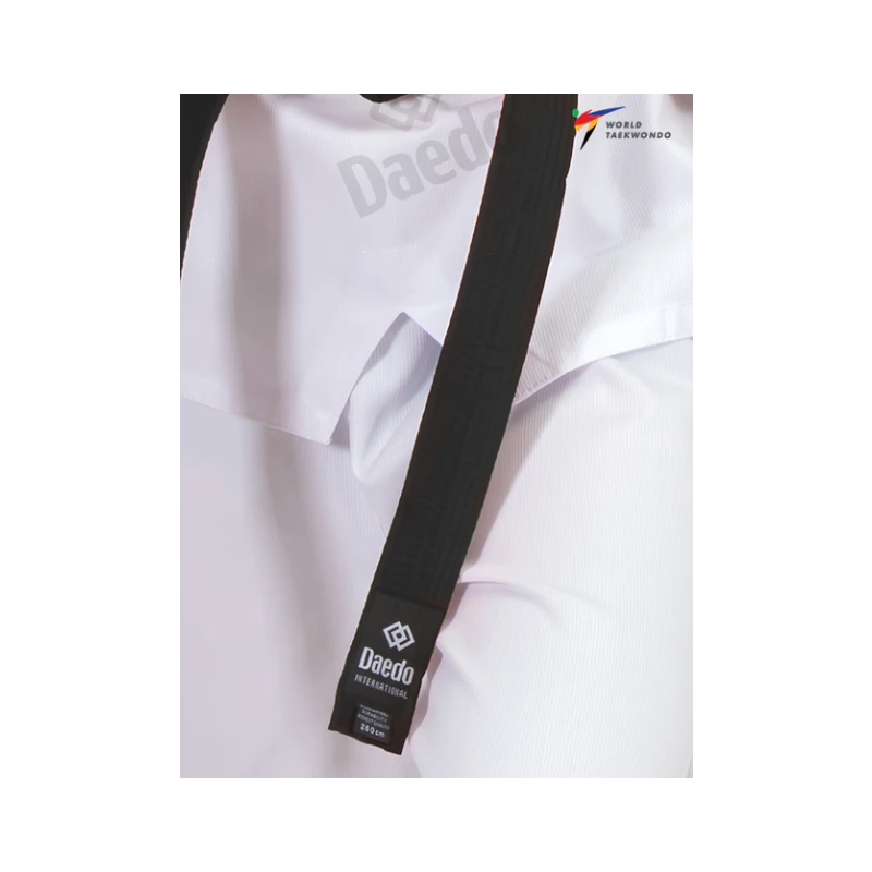 WT dobok met zwarte kraag